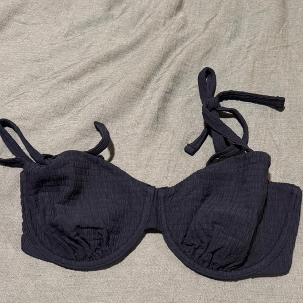 Abercrombie & Fitch black Textured Underwire Bikini Top